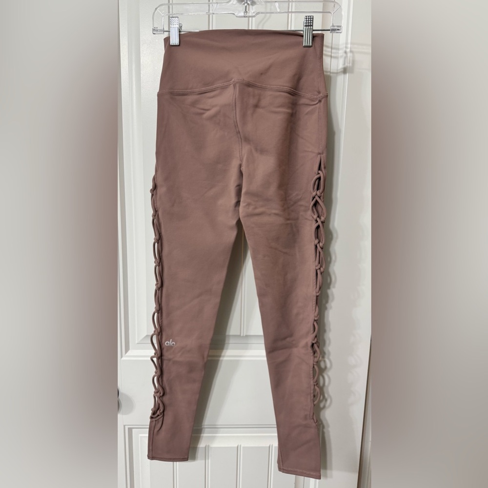 Alo Yoga leggings, size small.